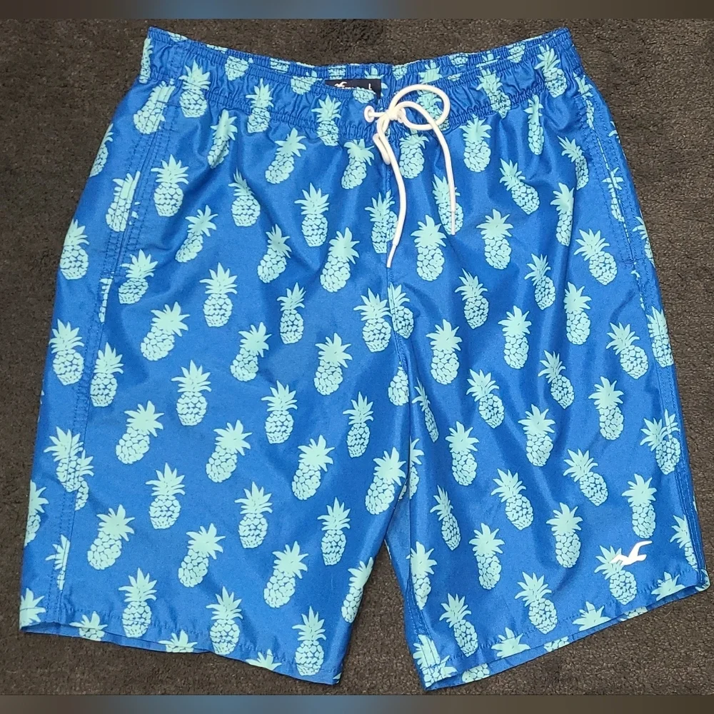 Hollister large swim trunks 🍍pineapples‎ LARGE